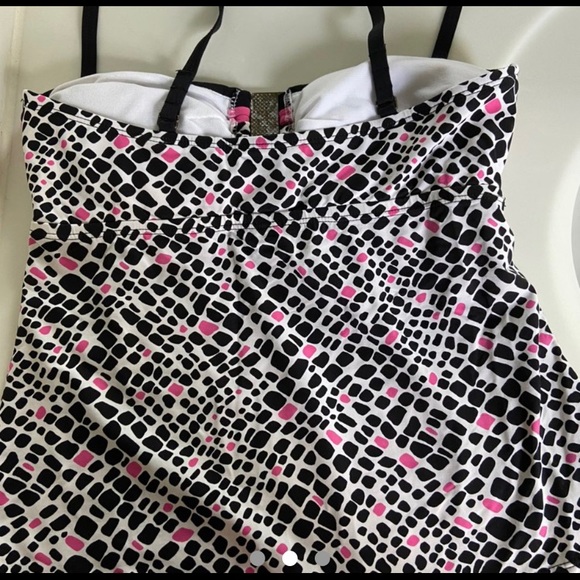 pink black and white tanki 2 piece swimsuit - Picture 3 of 3